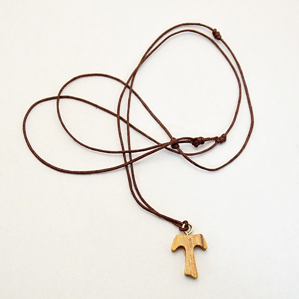 Collana con croce Tau stilizzata in legno di ulivo